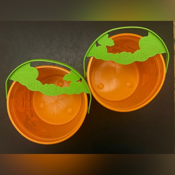 2 Collectible “It’s the Great Pumpkin, Charlie Brown” McDonalds Candy Buckets - Picture 5 of 10